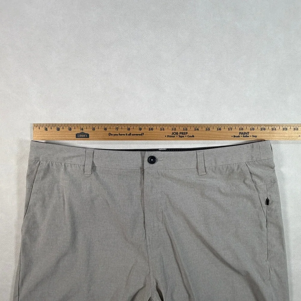 Vuori‎ Aim Shorts Mens 41 Gray Heather Performance Stretch Tech Chino V368